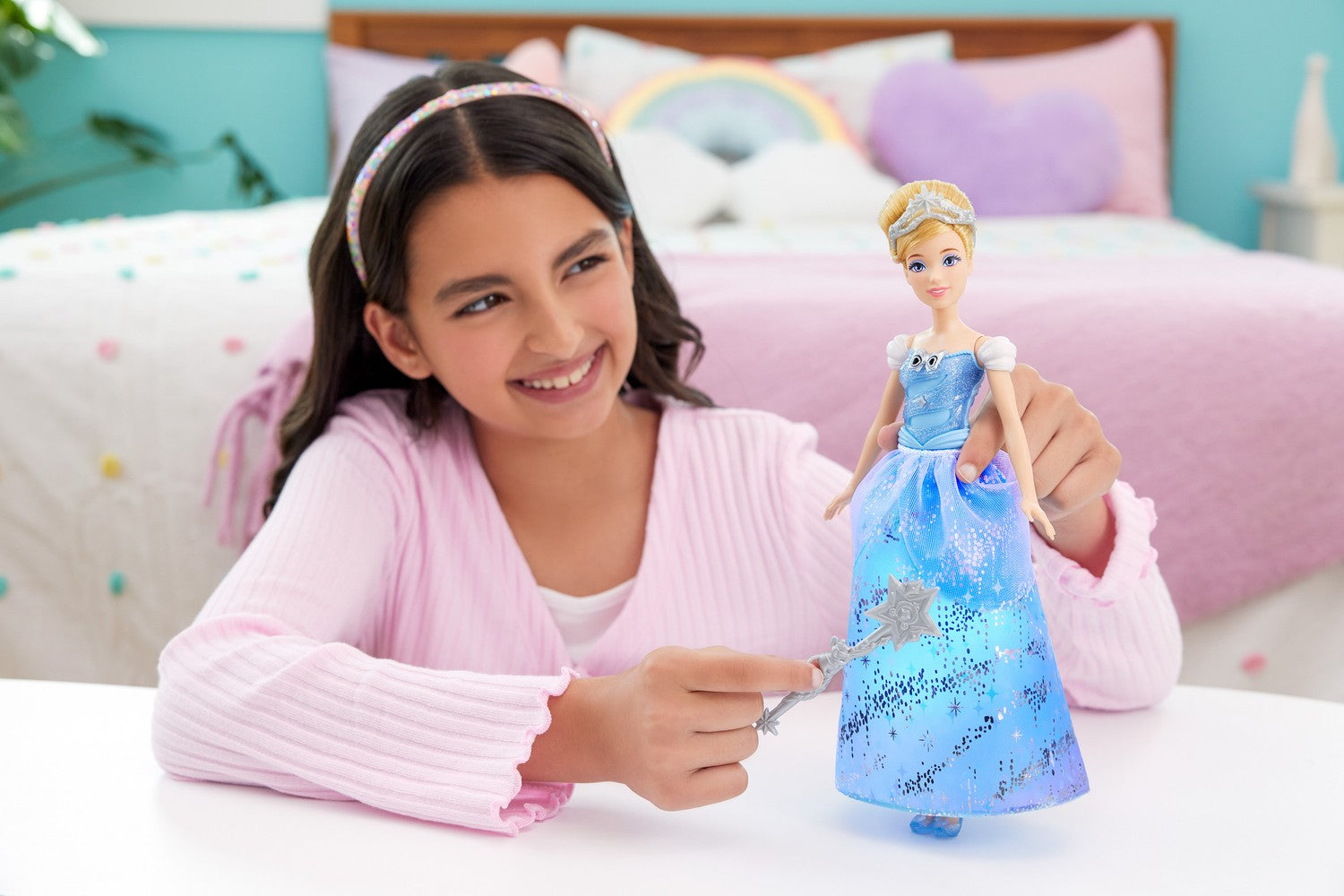 Askungens ljusdocka med trollstav och ljud