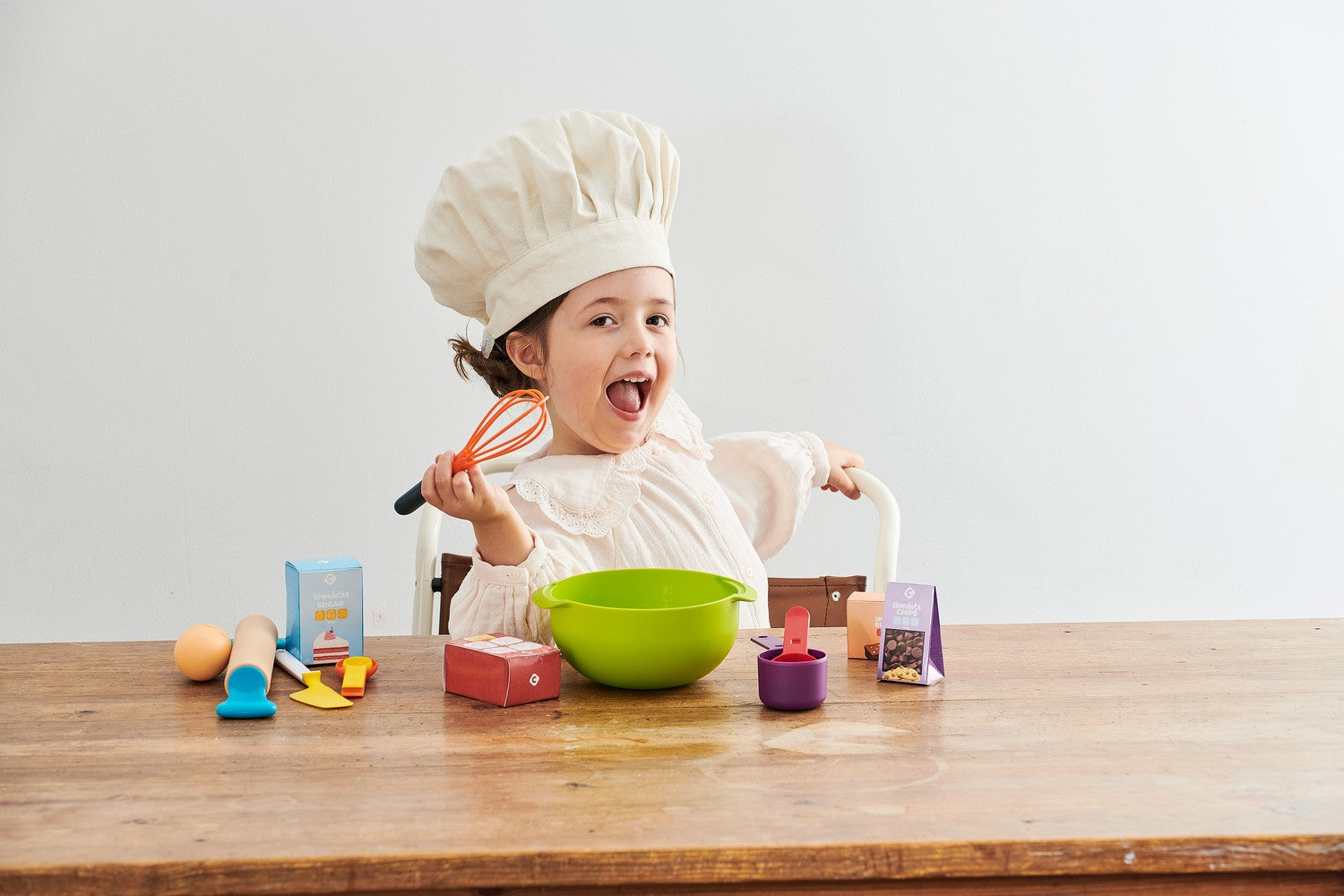 Barnbakset med redskap och tillbehör