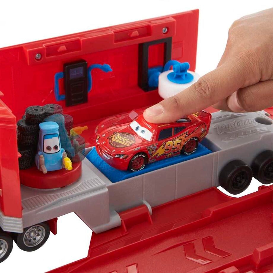 Cars Transforming Mack Playset med bana och tillbehör