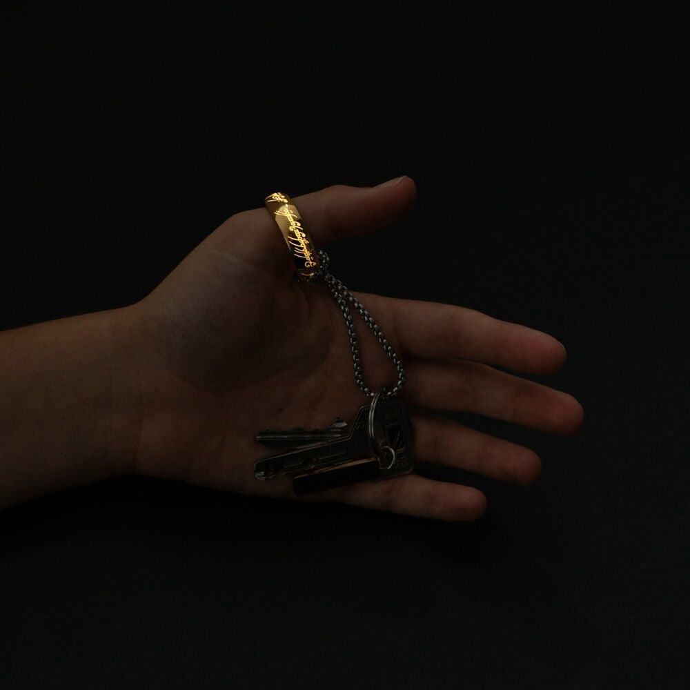 Nyckelring med en ring, metalldesign, perfekt present