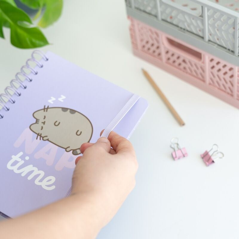 Pusheen Moments A5-anteckningsbok med fodrade sidor och söta illustrationer