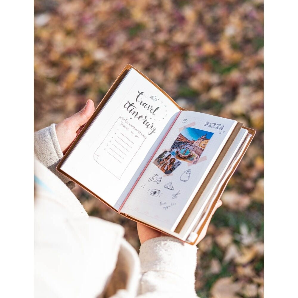 Pusheen Travel Notebook med fodrade sidor och söta illustrationer