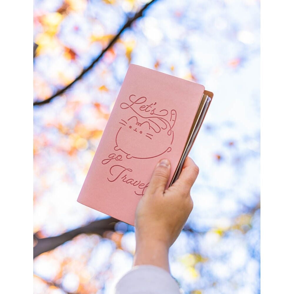 Pusheen Travel Notebook med fodrade sidor och söta illustrationer