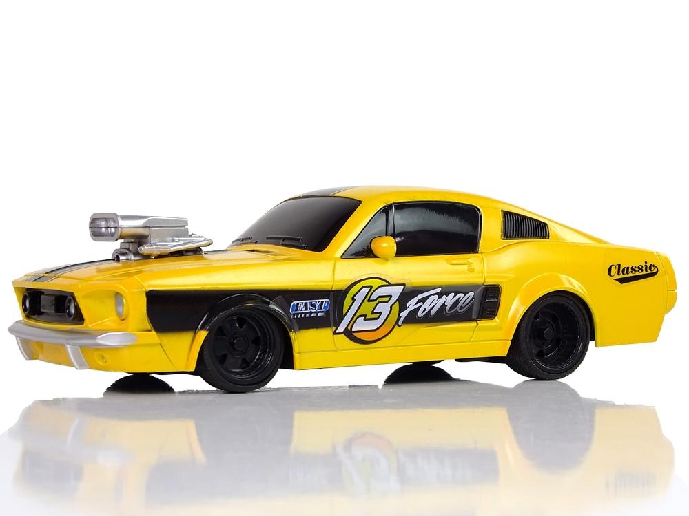 1:20 Yellow Remote Control Sports Car - Spennende racingmoro!