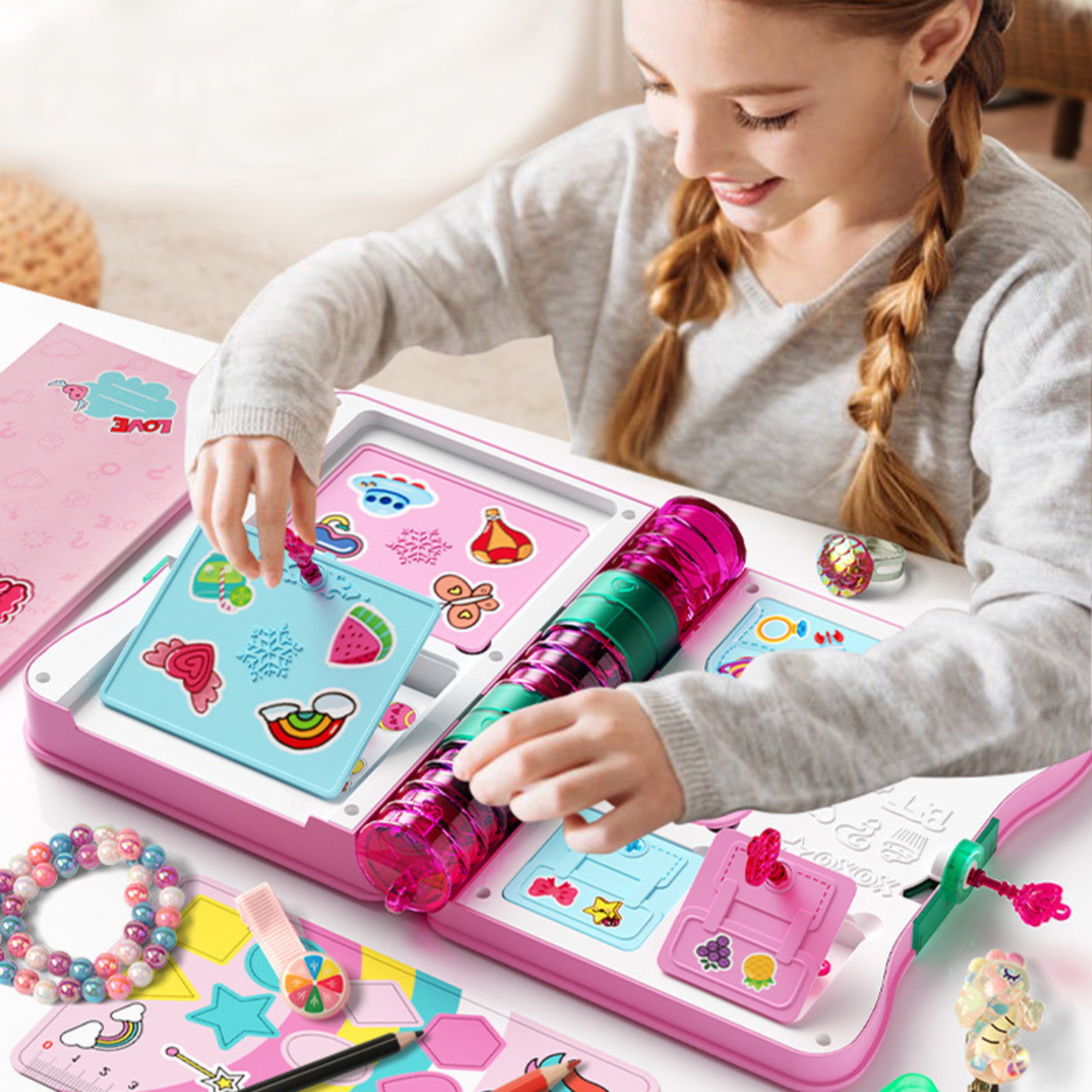 Hemlig dagbok med lås, nyckel, dolt fack, rosa