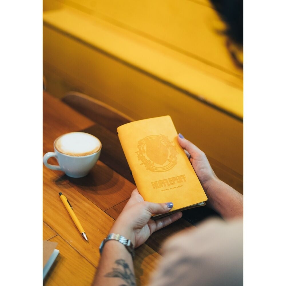 Hufflepuff Travel Notebook, 80 sidor, perfekt för fans
