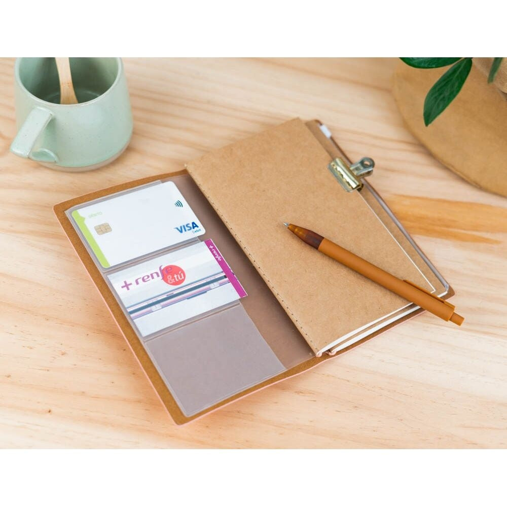 Pusheen Travel Notebook med fodrade sidor och söta illustrationer